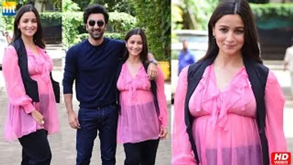 6 Month PREGNANT Alia Bhatt Blushes with hubby Ranbir Kapoor at Brahmastra event
