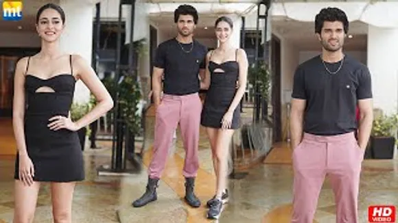 Har Ladki Ki Dhadkan Vijay Deverakonda with his Reel GF Ananya Pandey twin in black During 'LIGER' Promotions