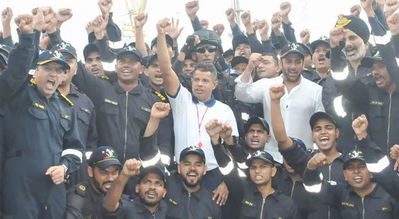 Salman Khan Spends A Day With The Indian Navy In Vishakhapattnam