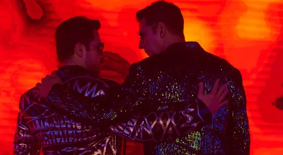 Akshay Kumar & Emraan Hashmi Recreate Main Khiladi Tu Anari Song For 'Selfiee'