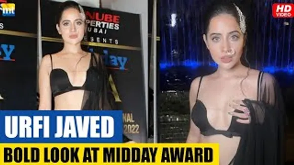 Urfi Javed Makes BOLD Entry in Black Saree with Nose Ring & Kundan At Midday IIIA Award 2022