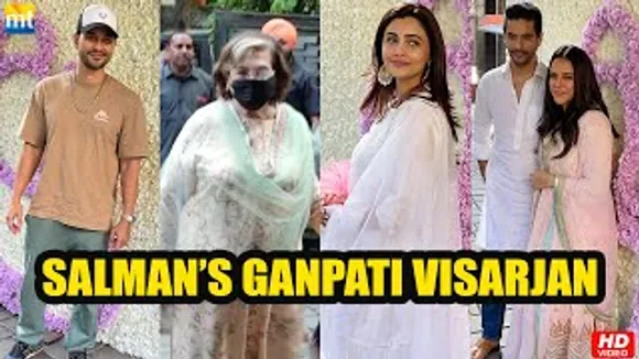 Ganpati Visarjan 2022 | Kunal Kemmu, Daisy Shah, Helen, Neha Dhupia, Angad Bedi at Arpita's Home
