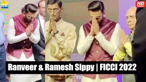 Ranveer Singh joins Sholay Director Ramesh Sippy to light Lamp at FICCI 2022