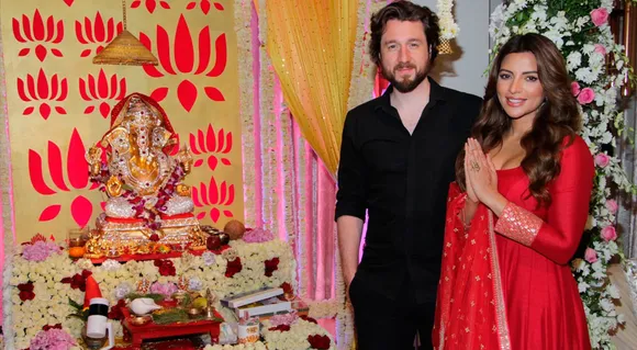 Shama Sikander Celebrates Ganapati Festival with Friends and Family; See Photos-