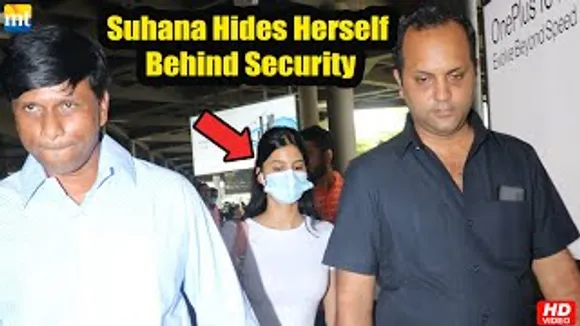 Shahrukh Khan's Daughter Suhana Khan Hides herself behind Security, Agastya Nanda at airport