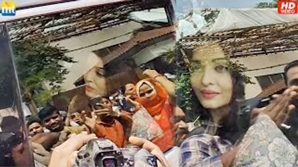Amitabh Bachchan fans play Nagada seeing Aishwarya Rai Bachchan outside Jalsa