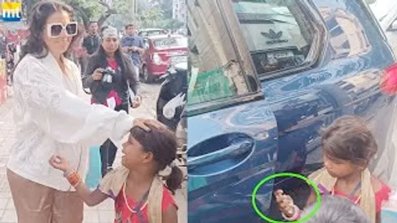 Ajay Devgn's wife Kajol gives Money to poor kids outside Food hall, wishes them Happy Diwali
