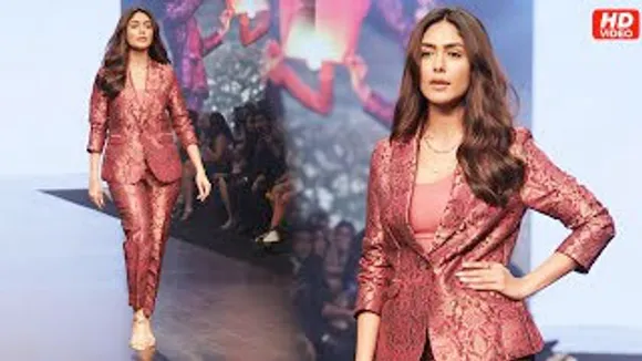 Talented Sita Mrunal Thakur had a Miraculous ramp walk at the Bombay Times Fashion Week 2022