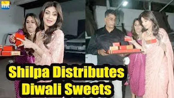 Shilpa Shetty's SWEET Gesture, distributes Diwali Sweets to media covering her Diwali party