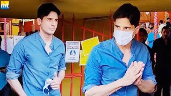 Sidharth Malhotra offers Prayers at Mukteshwar Temple for Thank God's success
