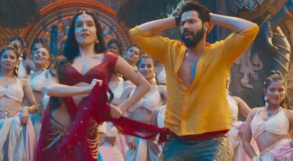 When Bhediya Met Stree! Shraddha Kapoor Makes A Sizzling Appearance In 'Thumkeshwari' Song From 'Bhediya'