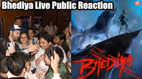 Varun Dhawan surprises the public by entering the Bhediya Show at PVR