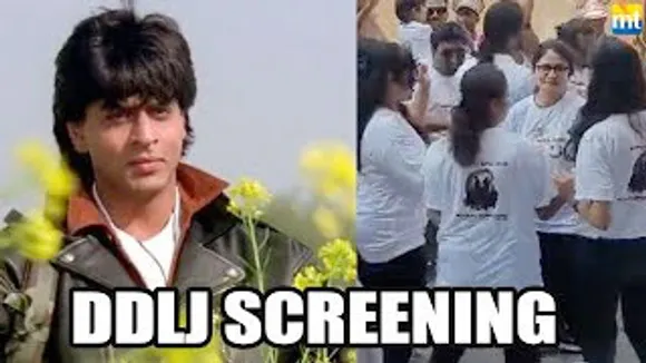 Crazy SRK Fangirls & Boys celebrate his Birthday at Maratha Mandir with DDLJ Screening