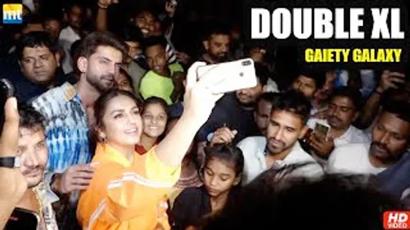 Sonakshi Sinha, Huma Qureshi, Zaheer Iqbal And Saqib Salim get surrounded by fans at Gaiety Galaxy for Double XL