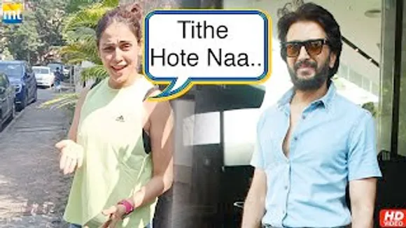 Paps by chance spot Genelia Deshmukh instead of Riteish Deshmukh, Watch Her cute reaction