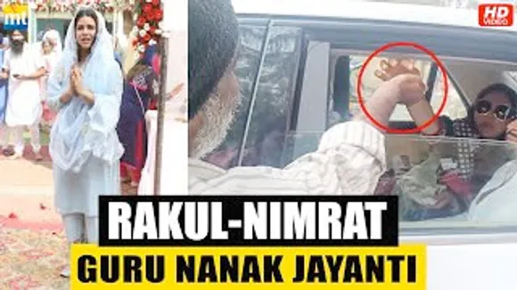 Rakul Preet Singh with BF Jackky Bhagnani give Prasad to Poor Old Man And Nimrat Kaur Visit Gurudwara On Guru Nanak Jayanti