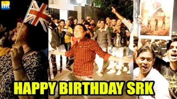 These Shah Rukh Khan fans ARE TRULY CRAZY! BIRTHDAY MUST WATCH pure MADNESS!