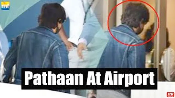 Shah Rukh Khan hides his PATHAAN look behind an umbrella, heads to Sharjah