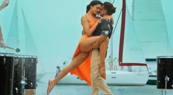 Pathaan Controversy : An Activist Submits A Written Complaint On Deepika Padukone & SRK's Besharam Rang Song For Promoting Vulgarity –