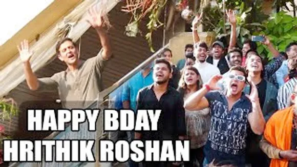 Hrithik Roshan blows kisses for fans waiting outside house on 49th birthday - Watch Video