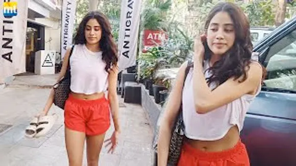 Janhvi Kapoor holds CHAPPAL in hand while leaving gym while Sister Khushi Kapoor Arrives For Workout