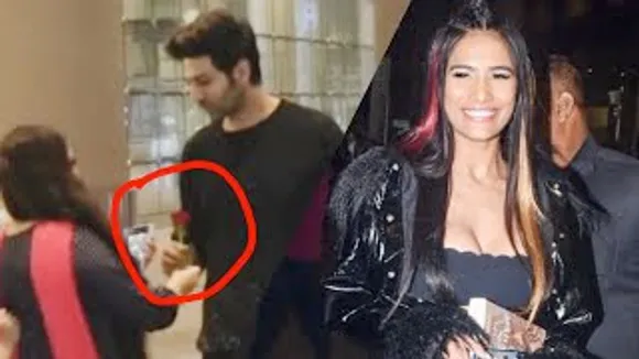 Kartik Aaryan accepts a ROSE from a lady, Poonam Pandey mobbed by Male Fans at the airport