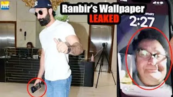 Animal Ranbir Kapoor has kept his Father Rishi Kapoor's smiling photo on his iPhone Wallpaper