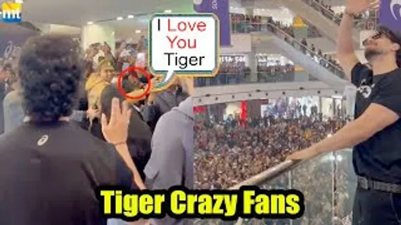VIRAL : "I LOVE YOU" Crazy Tiger Shroff Fangirl Shouts in the Crowd in Delhi to meet him