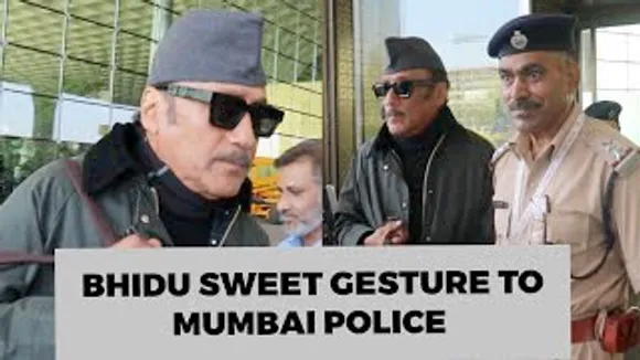 WATCH Jackie Shroff's Kind gesture towards Mumbai Police at the airport