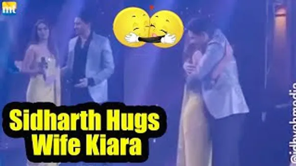 Sidharth Malhotra walks on stage and hugs wife Kiara Advani as she opens up about marriage