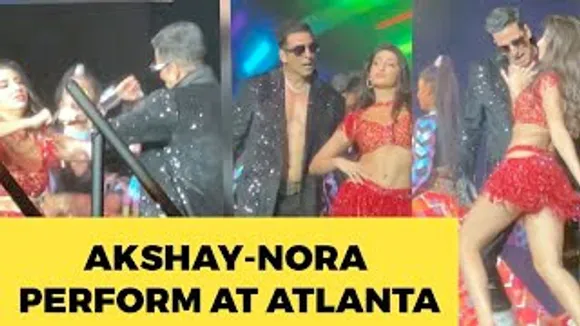 Akshay Kumar in RED GHAGRA & Sexy Nora Fatehi perform in Atlanta on Main Khiladi