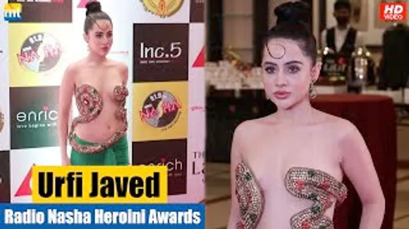 Urfi Javed in SNAKE Style outfit it will blow your Mind at Radio Nasha Heroini Award