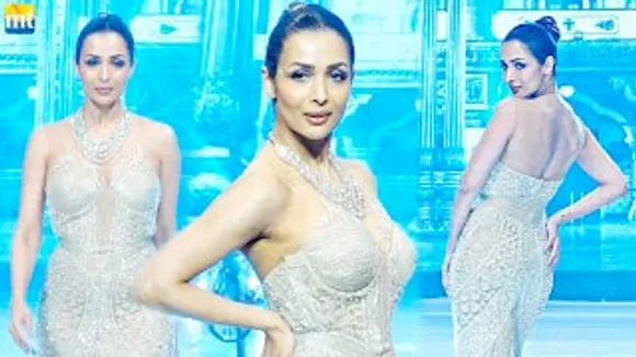 Malaika Arora walks a Ramp in Glittering Gown at Jewellbuzz Iconic Awards