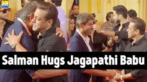 Salman Khan Hugs VILLAIN Jagapathi Babu at Kisi Ka Bhai Kisi Ki Jaan Trailer event