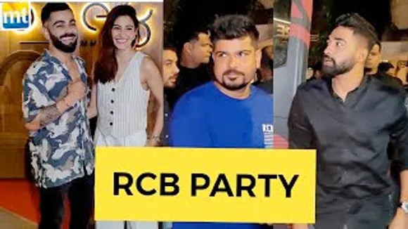 Virat Kohli with Wife Anushka Sharma, Mohammed Siraj, Karan Sharma And Other Players At RCB Party