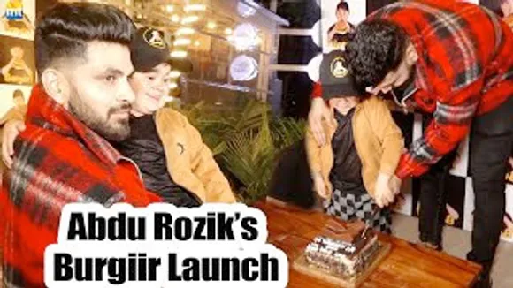 Shiv Thakare Picks Abdu in his Goddi FIRST at his new restaurant Burgiir Launch
