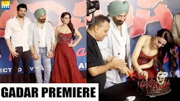 Sunny Deol & Bithday Girl Ameesha Patel Cake Cutting at GADAR Premiere With Karan Deol, Utkarsh Sharma & Anil Sharma