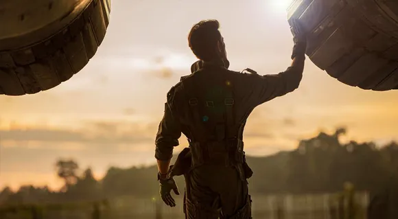 Hrithik Roshan Drops A New Picture From Fighter Sets —