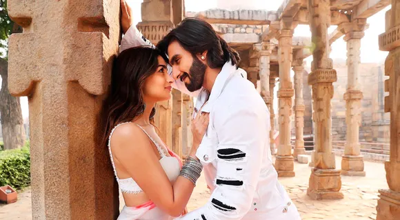 Super Hit Pair Of Alia Bhatt and Ranveer Singh Spread Magic In Rocky Aur Rani Kii Prem Kahaani Teaser —