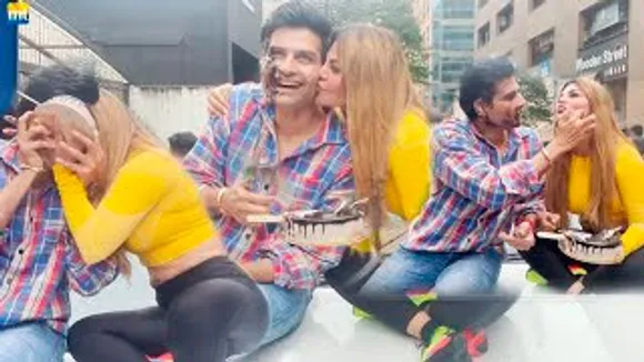 Rakhi Sawant celebrates Birthday & Kisses Bigg Boss Marathi Friend, Says Akanksha Puri Is BEST, Dances On Lollipop Lagelu
