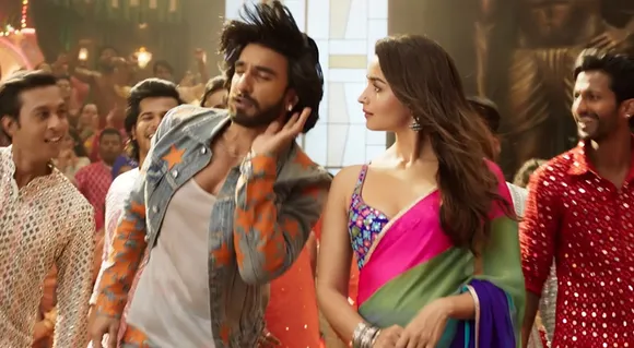 Wow! Ranveer Singh and Alia Bhatt To Shake A Leg Together For the First Time in "What Jhumka"
