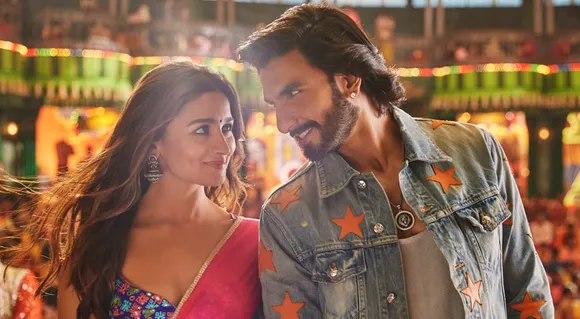 What Jhumka : Ranveer Singh and Alia Bhatt Shake A Leg In The New Dance Number Of The Season —