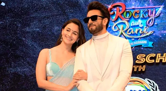 6 Days To RRKPK : Ranveer Singh & Alia Bhatt Heat Up The  Ground Level Buzz —