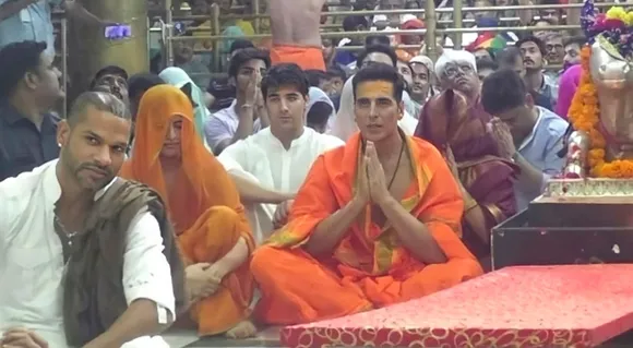 Akshay Kumar Visits Mahakal Temple On His 56th Birthday With Son Aarav and Cricketer Shikhar Dhawan —