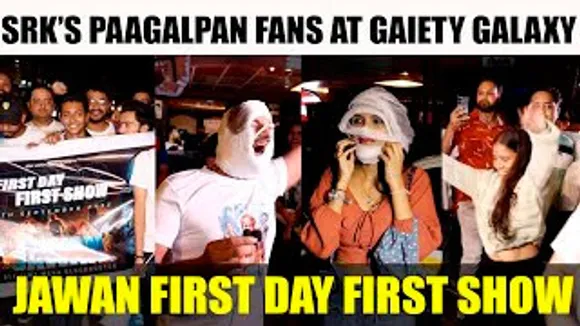 Shah Rukh Khan's PAAGAL Fans At Gaiety Galaxy For 6 Am Jawan First Day First Show With DHOL TASHA