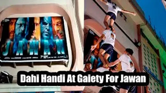 Shah Rukh Khan's Historic Movie JAWAN Gets Salaami From Govinda Group At Gaiety Galaxy On Janmasthmani