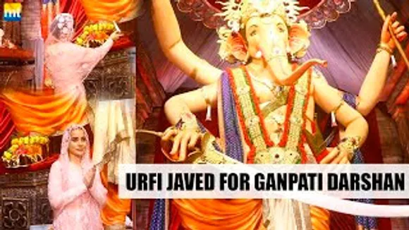 Urfi Javed SEEKS Bappa Blessings At Mumbai Cha Raja Bappa