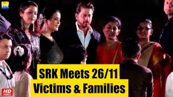 Emotional Shah Rukh Khan Meets 26/11 Victims And Their Families At Gateway of India