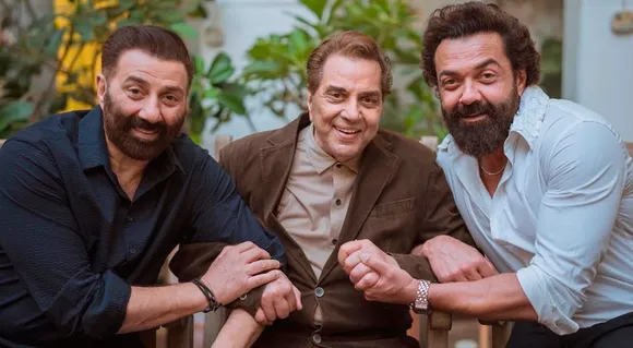KWK 8 : Sunny Deol and Bobby Deol Left In Tears On Dharmendra's Emotional Message