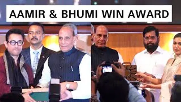 Mr. Perfectionist Aamir Khan & Bhumi Pednekar Win An Award At Journal Excellence Awards